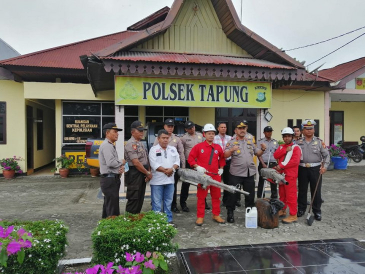Antisipasi Penyebaran Penyakit Menular, Polsek Tapung Lakukan Fogging