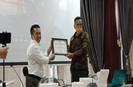 Peneliti IPB dan UIN Susqa Taja FGD Tentang Kelapa Sawit di Bappeda Kampar