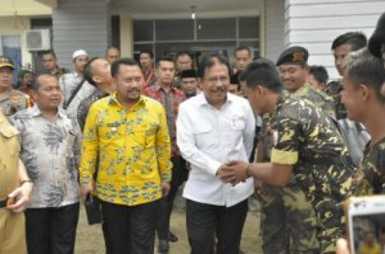 Pemerintah Serahkan 1.385 Sertifikat Tora Untuk Tapung Hulu