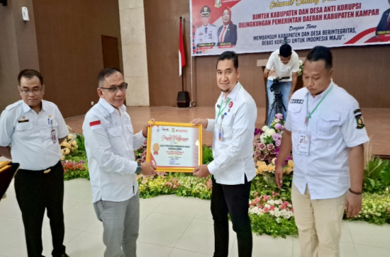 Bappeda Kampar Raih Penghargaan Mandiri SPIP Terintegrasi